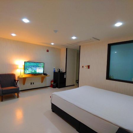 Hotel Rhangju Согвипхо Экстерьер фото