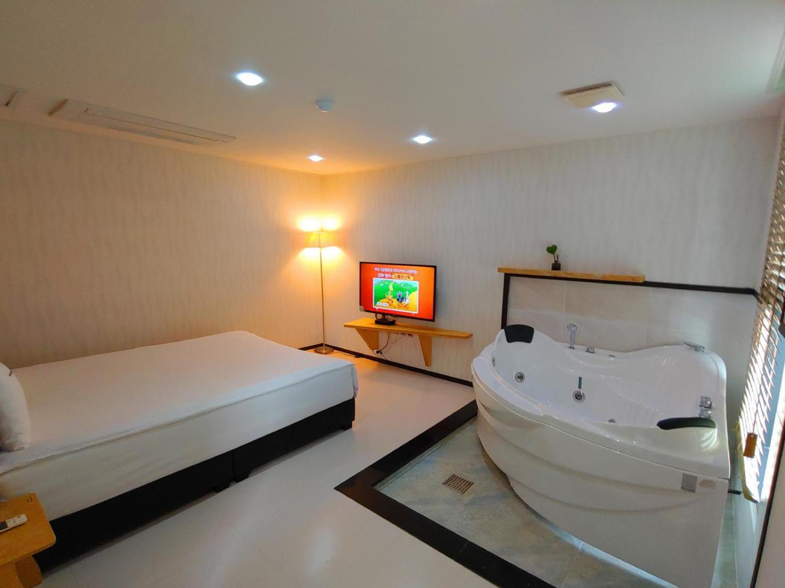 Hotel Rhangju Согвипхо Экстерьер фото